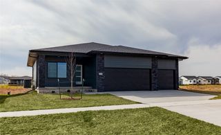 8208 Mahon Court, Johnston, IA 50131