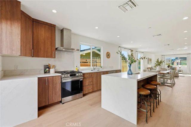 1710 Phillips Way, Los Angeles, CA 90042