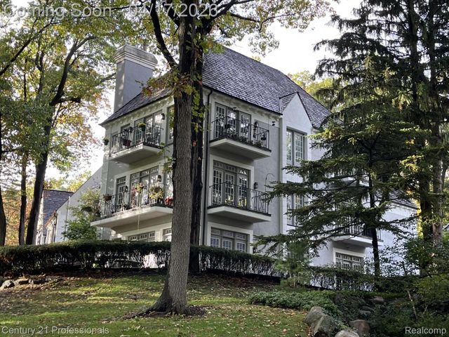 5423 Bristol Parke Drive, Independence Charter Township, MI 48348