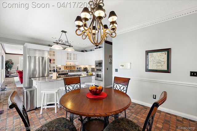 5423 Bristol Parke Drive, Independence Charter Township, MI 48348