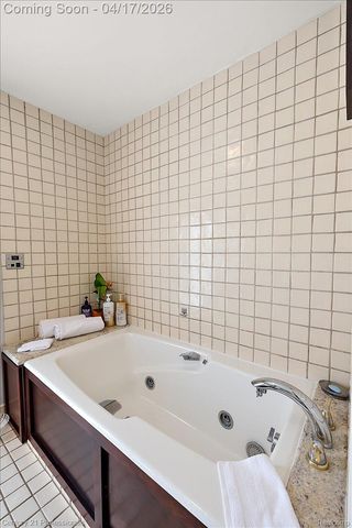 5423 Bristol Parke Drive, Independence Charter Township, MI 48348