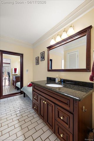 5423 Bristol Parke Drive, Independence Charter Township, MI 48348