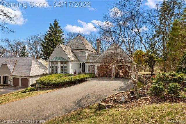 5423 Bristol Parke Drive, Independence Charter Township, MI 48348