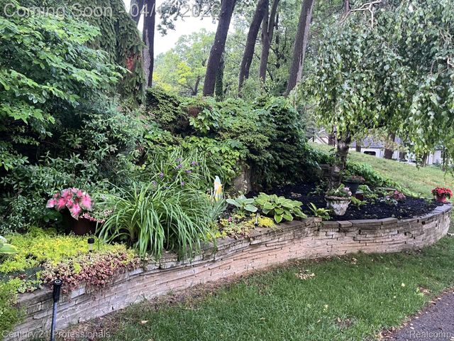 5423 Bristol Parke Drive, Independence Charter Township, MI 48348