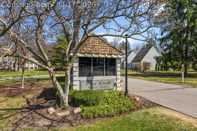 5423 Bristol Parke Drive, Independence Charter Township, MI 48348