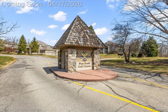 5423 Bristol Parke Drive, Independence Charter Township, MI 48348