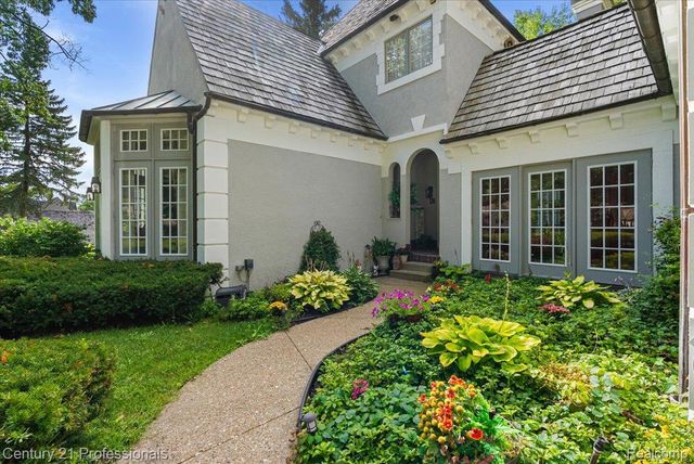5423 Bristol Parke Drive, Independence Charter Township, MI 48348