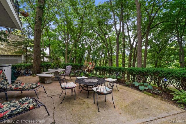 5423 Bristol Parke Drive, Independence Charter Township, MI 48348