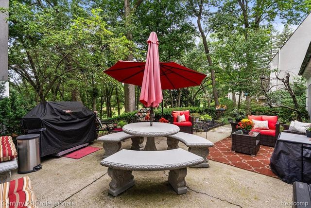5423 Bristol Parke Drive, Independence Charter Township, MI 48348