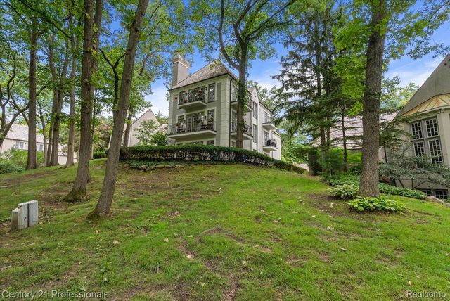 5423 Bristol Parke Drive, Independence Charter Township, MI 48348