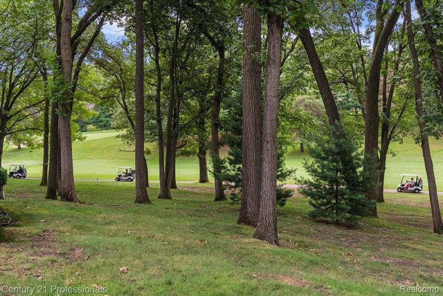 5423 Bristol Parke Drive, Independence Charter Township, MI 48348