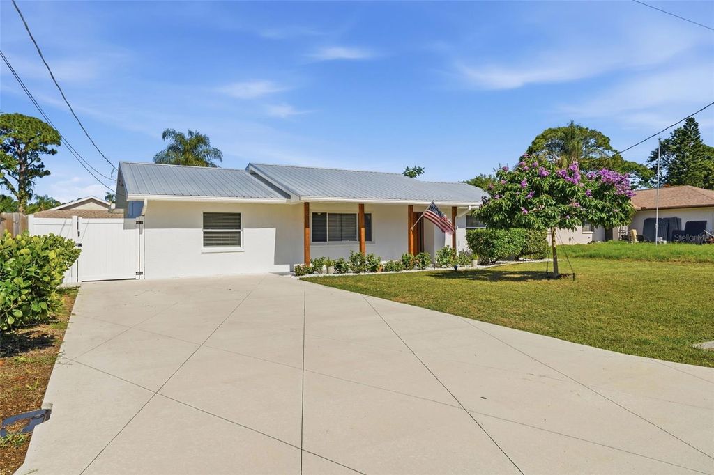 2600 CAMBRIDGE DRIVE, Sarasota, FL 34232