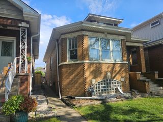 2711 N 77th Avenue, Elmwood Park, IL 60707