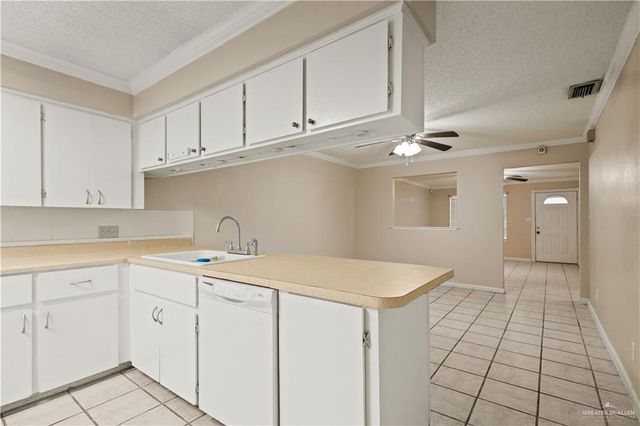 323 Forest Hills Drive 7, Weslaco, TX 78596