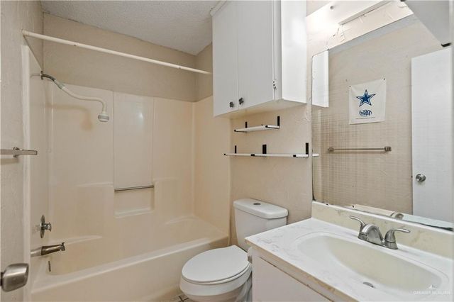 323 Forest Hills Drive 7, Weslaco, TX 78596