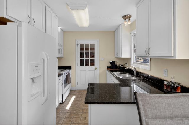 822 Rogers Lane, Mount Pleasant, SC 29464