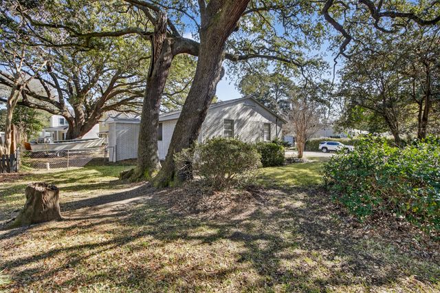 822 Rogers Lane, Mount Pleasant, SC 29464