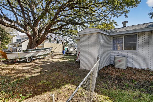 822 Rogers Lane, Mount Pleasant, SC 29464