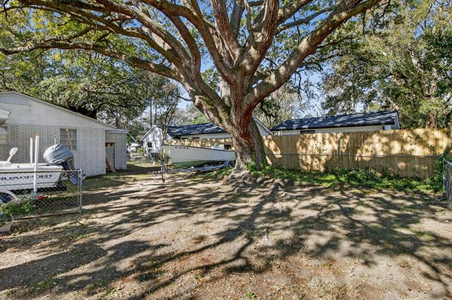 822 Rogers Lane, Mount Pleasant, SC 29464