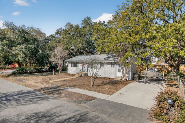 822 Rogers Lane, Mount Pleasant, SC 29464