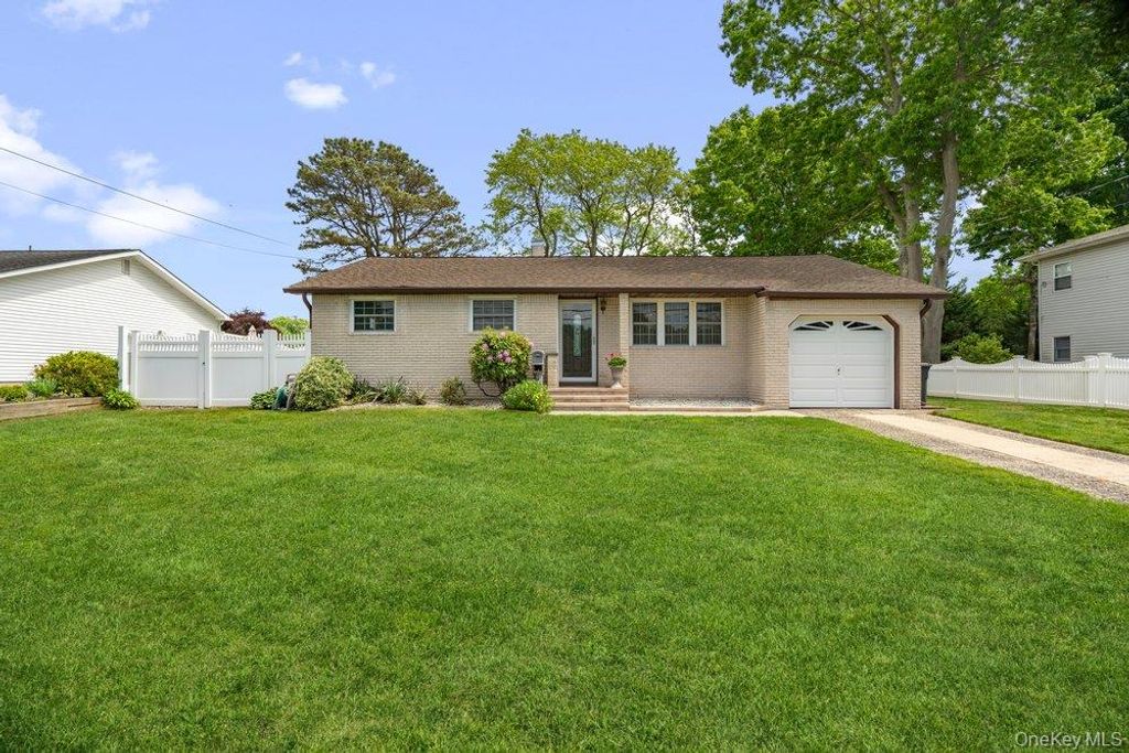 173 Loop Drive, Sayville, NY 11782