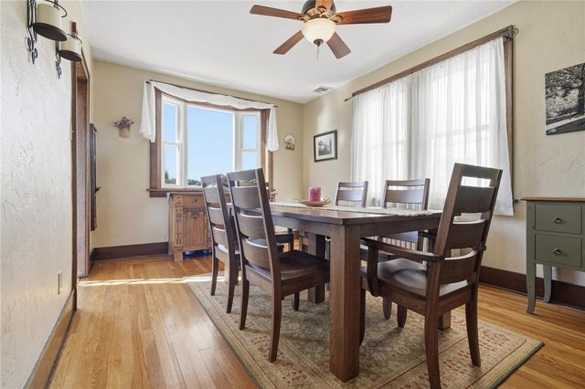 310 Morrison Dr, Mt Lebanon, PA 15216