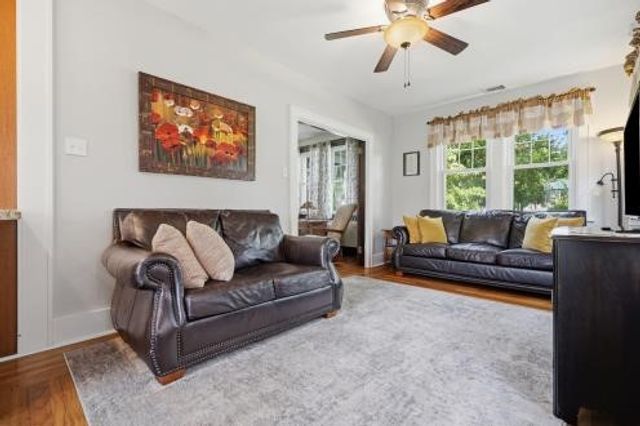 310 Morrison Dr, Mt Lebanon, PA 15216