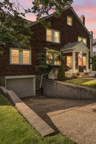 310 Morrison Dr, Mt Lebanon, PA 15216