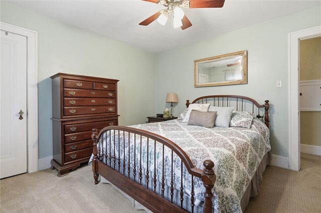310 Morrison Dr, Mt Lebanon, PA 15216