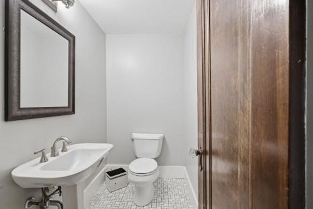 310 Morrison Dr, Mt Lebanon, PA 15216