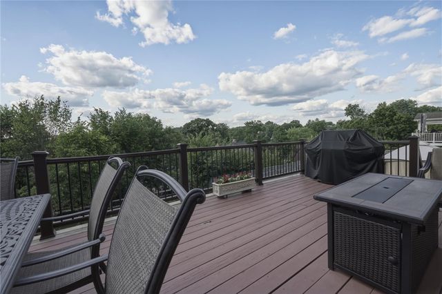 310 Morrison Dr, Mt Lebanon, PA 15216