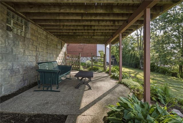 310 Morrison Dr, Mt Lebanon, PA 15216