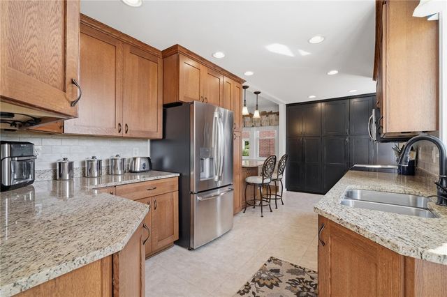 310 Morrison Dr, Mt Lebanon, PA 15216