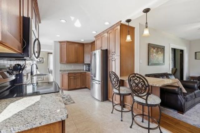 310 Morrison Dr, Mt Lebanon, PA 15216