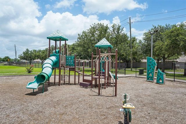 6546 Turner Fields Lane, Dickinson, TX 77539