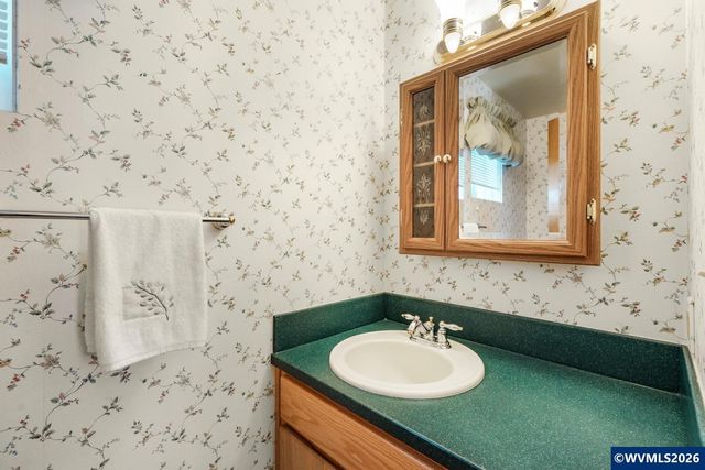 2225 W 28th Av, Eugene, OR 97405