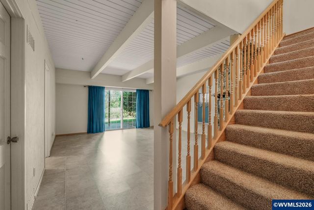 2225 W 28th Av, Eugene, OR 97405