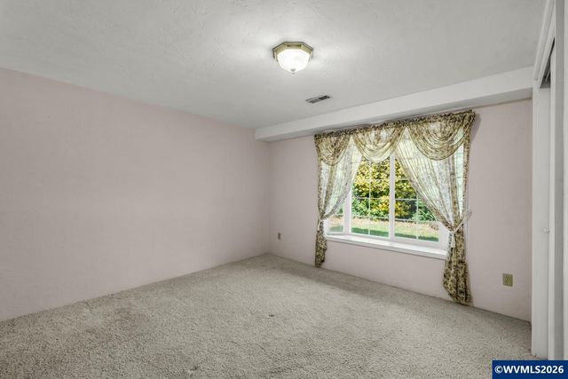 2225 W 28th Av, Eugene, OR 97405