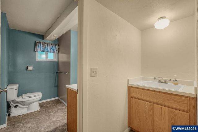 2225 W 28th Av, Eugene, OR 97405