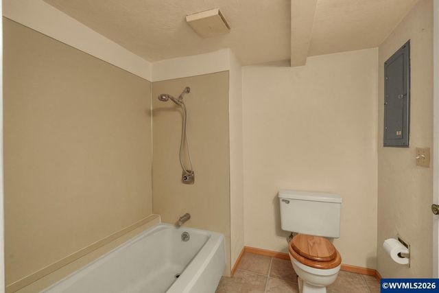2225 W 28th Av, Eugene, OR 97405