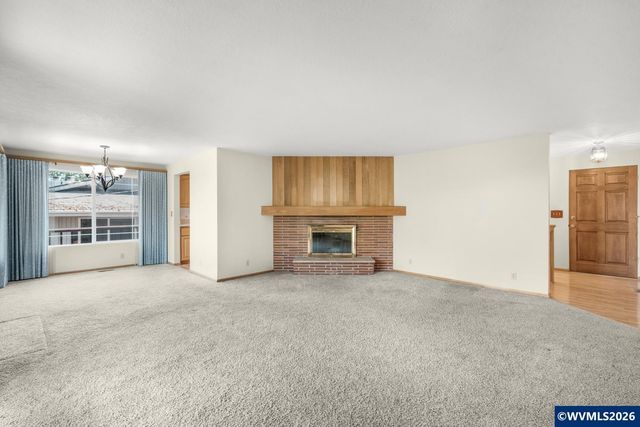 2225 W 28th Av, Eugene, OR 97405