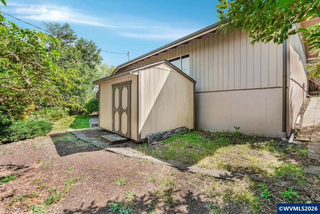 2225 W 28th Av, Eugene, OR 97405