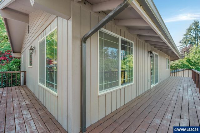 2225 W 28th Av, Eugene, OR 97405