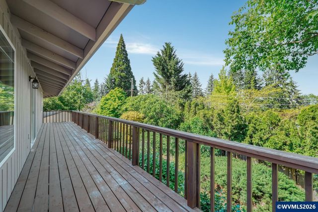 2225 W 28th Av, Eugene, OR 97405