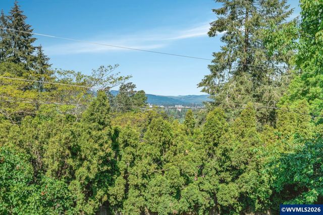 2225 W 28th Av, Eugene, OR 97405