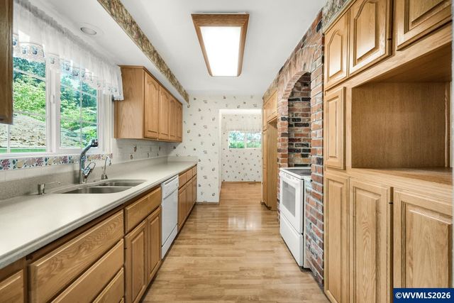 2225 W 28th Av, Eugene, OR 97405