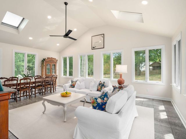 1203 Perkins Ln, Franklin, TN 37069