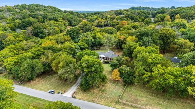 1203 Perkins Ln, Franklin, TN 37069