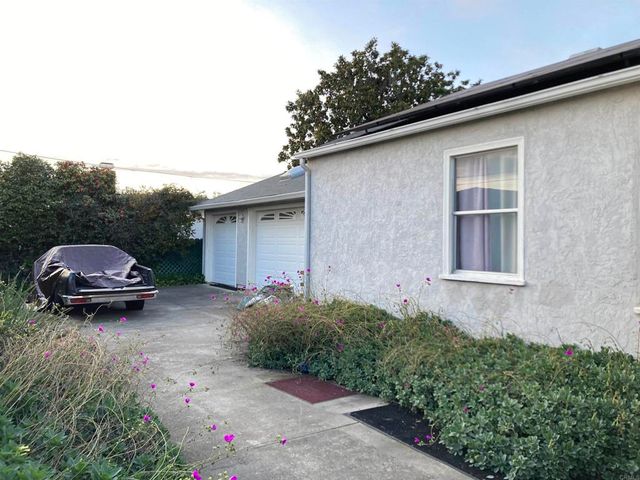 22093 Redwood Road, Castro Valley, CA 94546