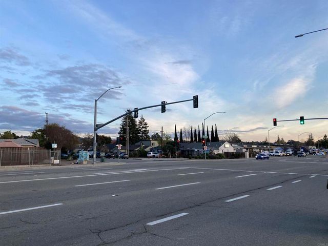 22093 Redwood Road, Castro Valley, CA 94546
